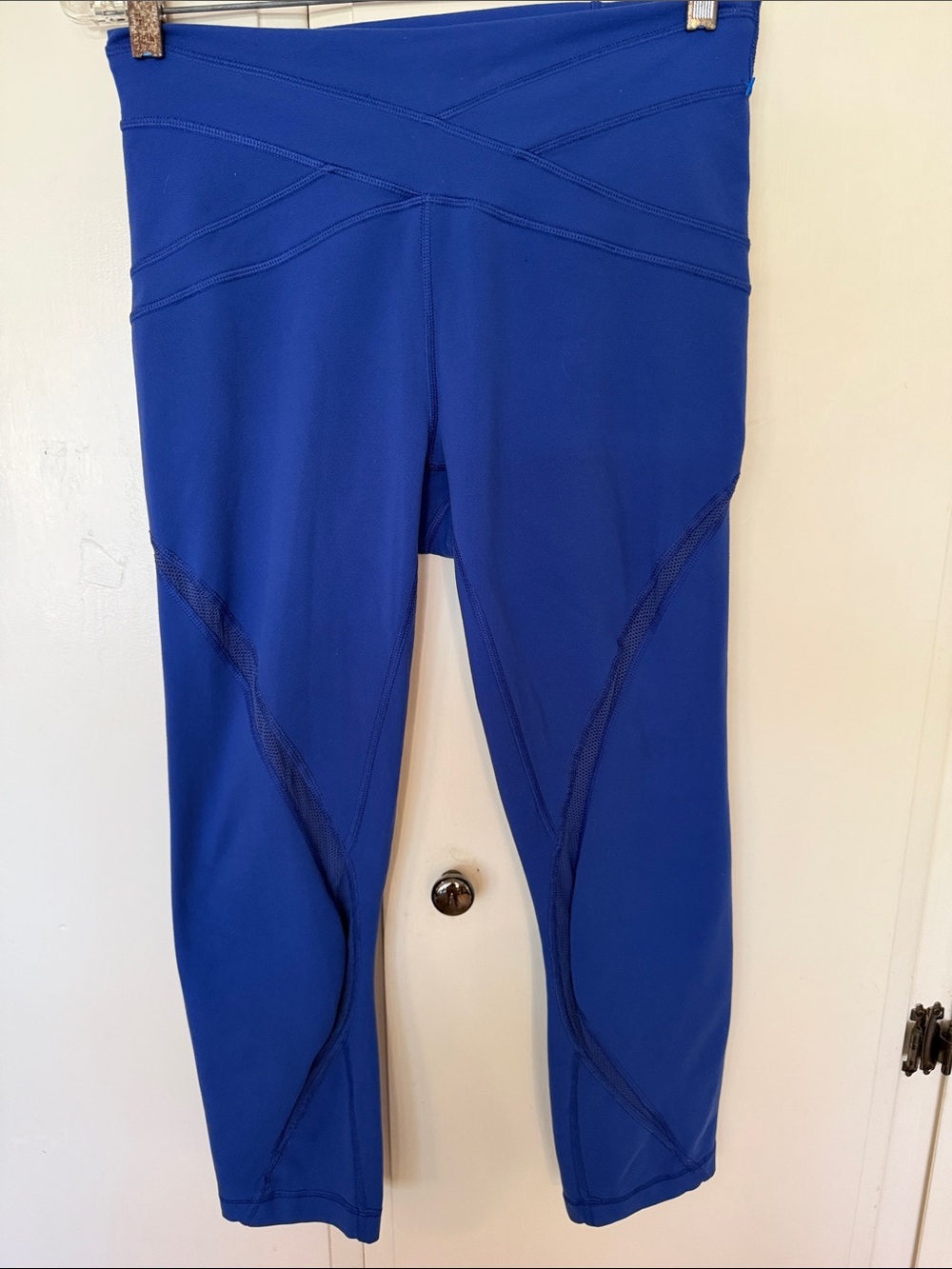 lululemon Free flow Cropped leggings sapphire blue with Mesh Panels